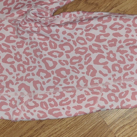🐆Torrid Pink Leopard Print Leggings 🐆 - Picture 3 of 10